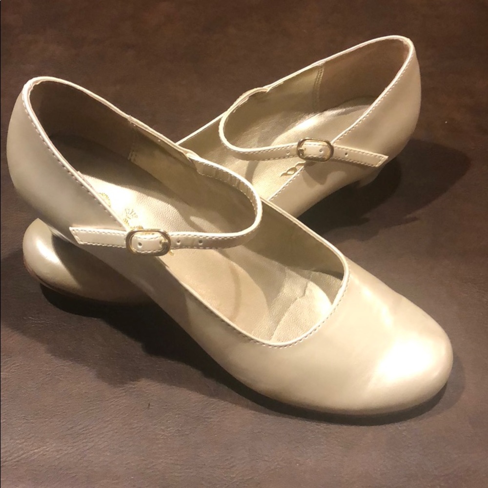 Mina Pearl Color dress shoes
